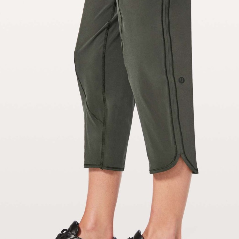 Lululemon Final Play Crop *23” Evergreen Size 6 FLAWED - Picture 3 of 11